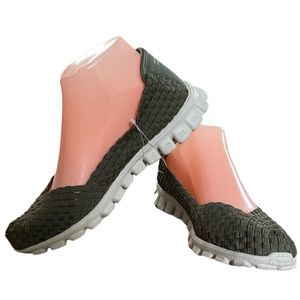 New Skechers memory foam, olive slip on shoes, size 7 1/2